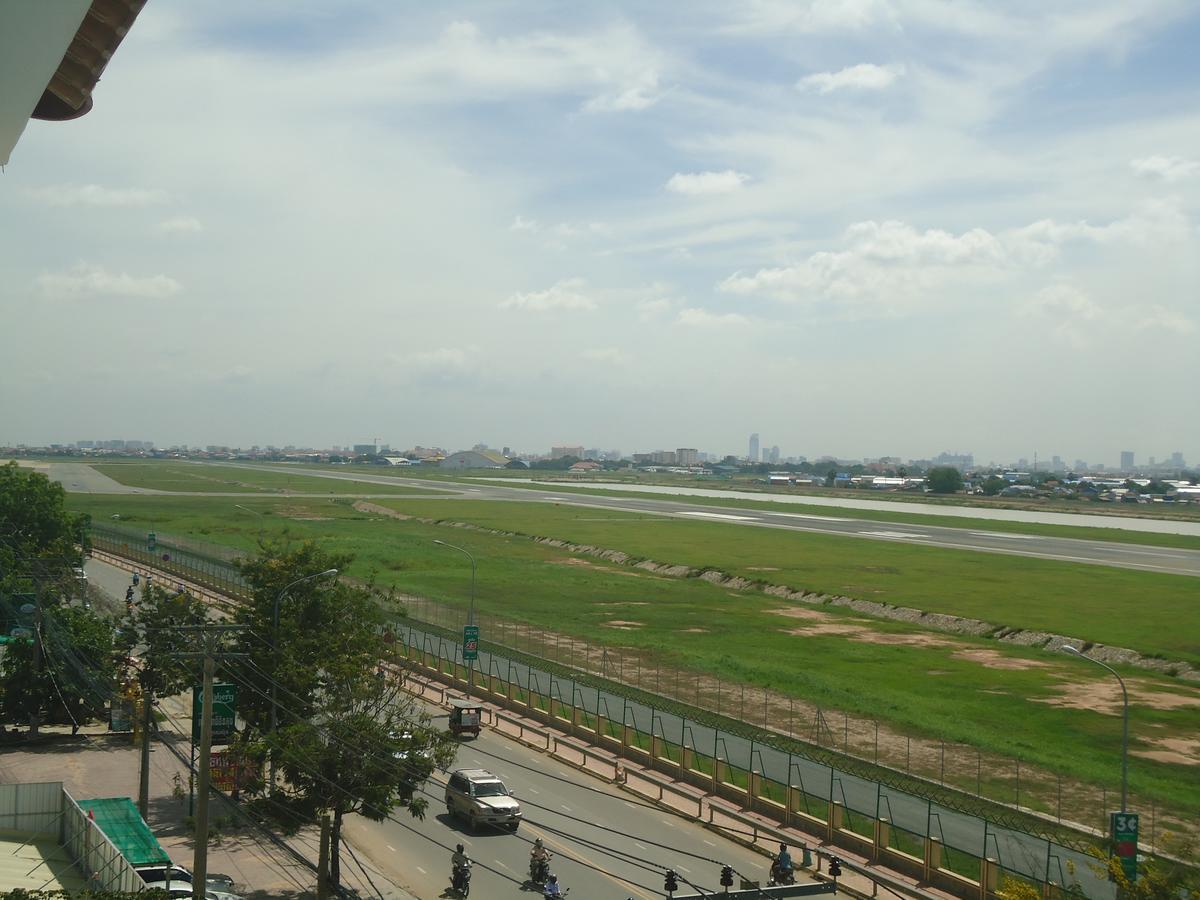 Golden Apple Hotel - Airport Phnom-Penh Buitenkant foto